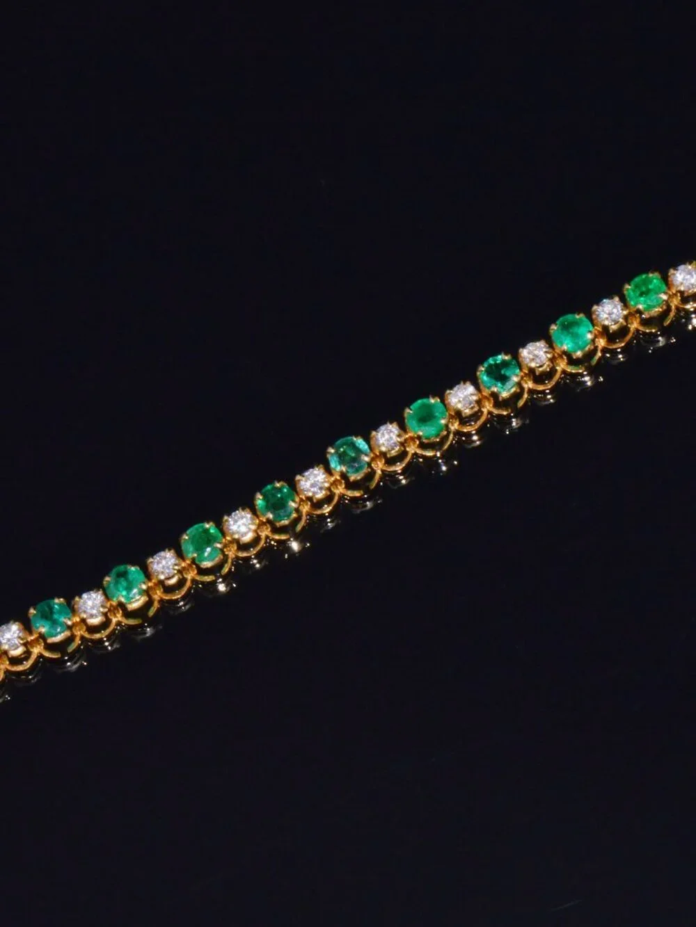 Certified Natural 4.90Cts VS F Diamond Emerald 18K Solid Gold Tennis Bracelet